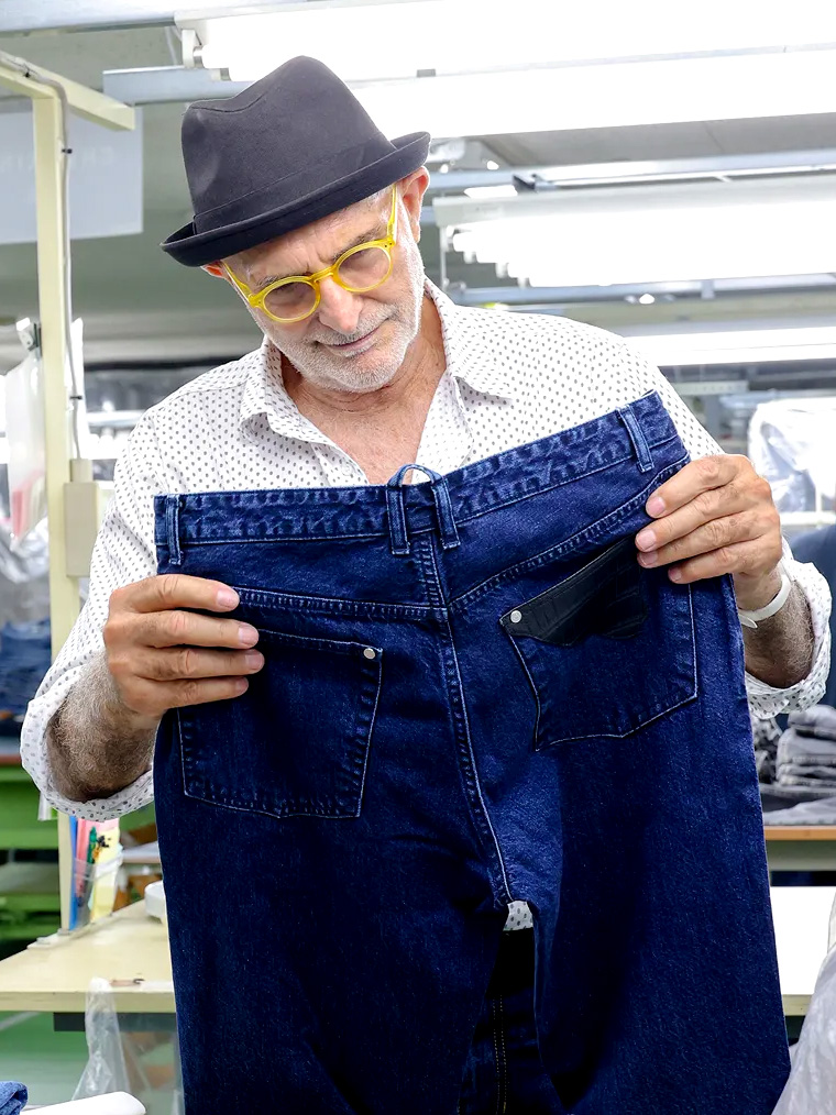 岡山デニムとクロコダイルレザーが紡ぐ、新しいクラフテッド・エレガンス