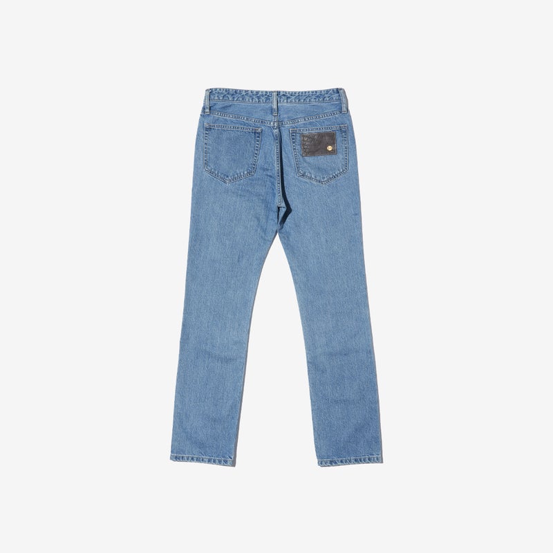G-FRANCOのレディースジーンズ、SLIM TAPERED（スリムテーパード）Light Blue（ライトブルー）の背面からの全体図