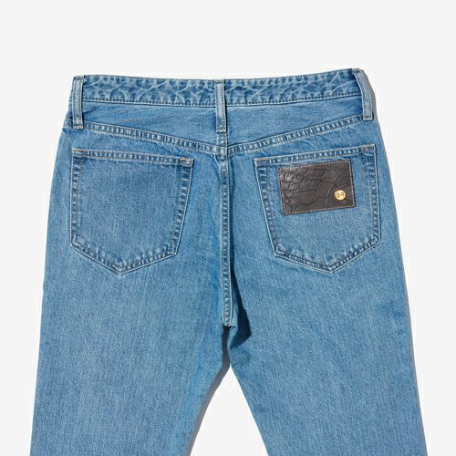G-FRANCOのレディースジーンズ、SLIM TAPERED（スリムテーパード）Light Blue（ライトブルー）の背面からのアップ