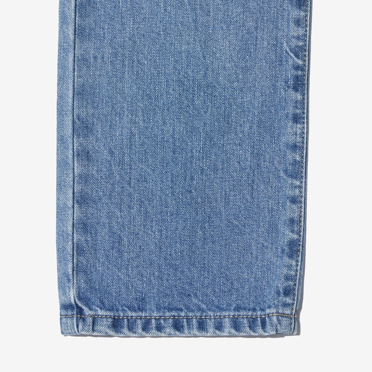 G-FRANCOのレディースジーンズ、SLIM TAPERED（スリムテーパード）Light Blue（ライトブルー）の裾