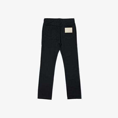 G-FRANCOのレディースジーンズ、SLIM TAPERED（スリムテーパード）Black（ブラック）の背面からの全体図