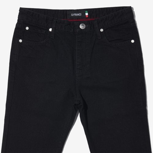G-FRANCOのレディースジーンズ、SLIM TAPERED（スリムテーパード）Black（ブラック）の正面からのアップ
