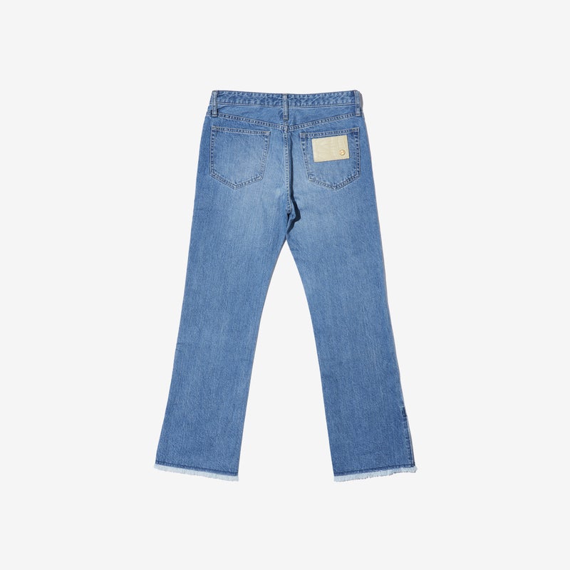 G-FRANCOのレディースジーンズ、STRAIGHT SLIT（ストレートスリット）Light Blue（ライトブルー）の背面からの全体図