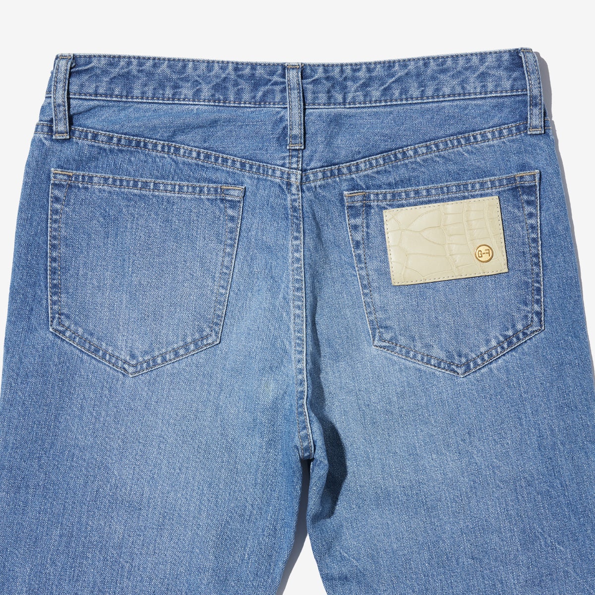 G-FRANCOのレディースジーンズ、STRAIGHT SLIT（ストレートスリット）Light Blue（ライトブルー）の背面からのアップ