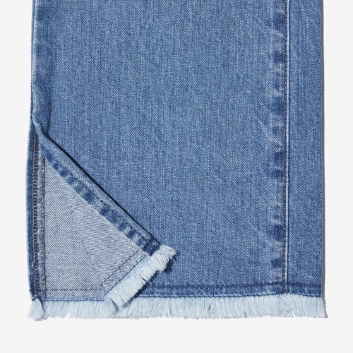 G-FRANCOのレディースジーンズ、STRAIGHT SLIT（ストレートスリット）Light Blue（ライトブルー）の裾