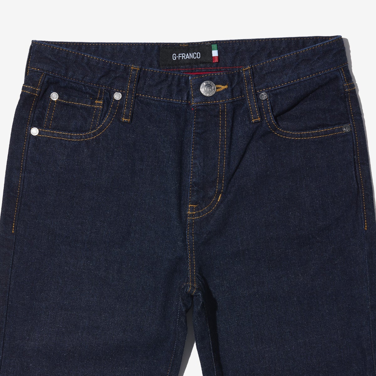 G-FRANCOのレディースジーンズ、STRAIGHT SLIT（ストレートスリット）Indigo（インディゴ）の正面からのアップ