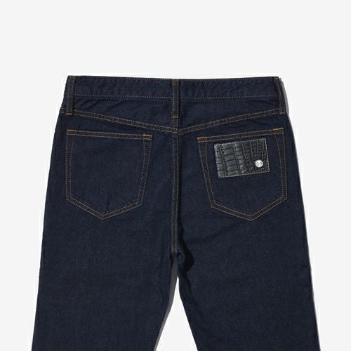 G-FRANCOのレディースジーンズ、STRAIGHT SLIT（ストレートスリット）Indigo（インディゴ）の背面からのアップ