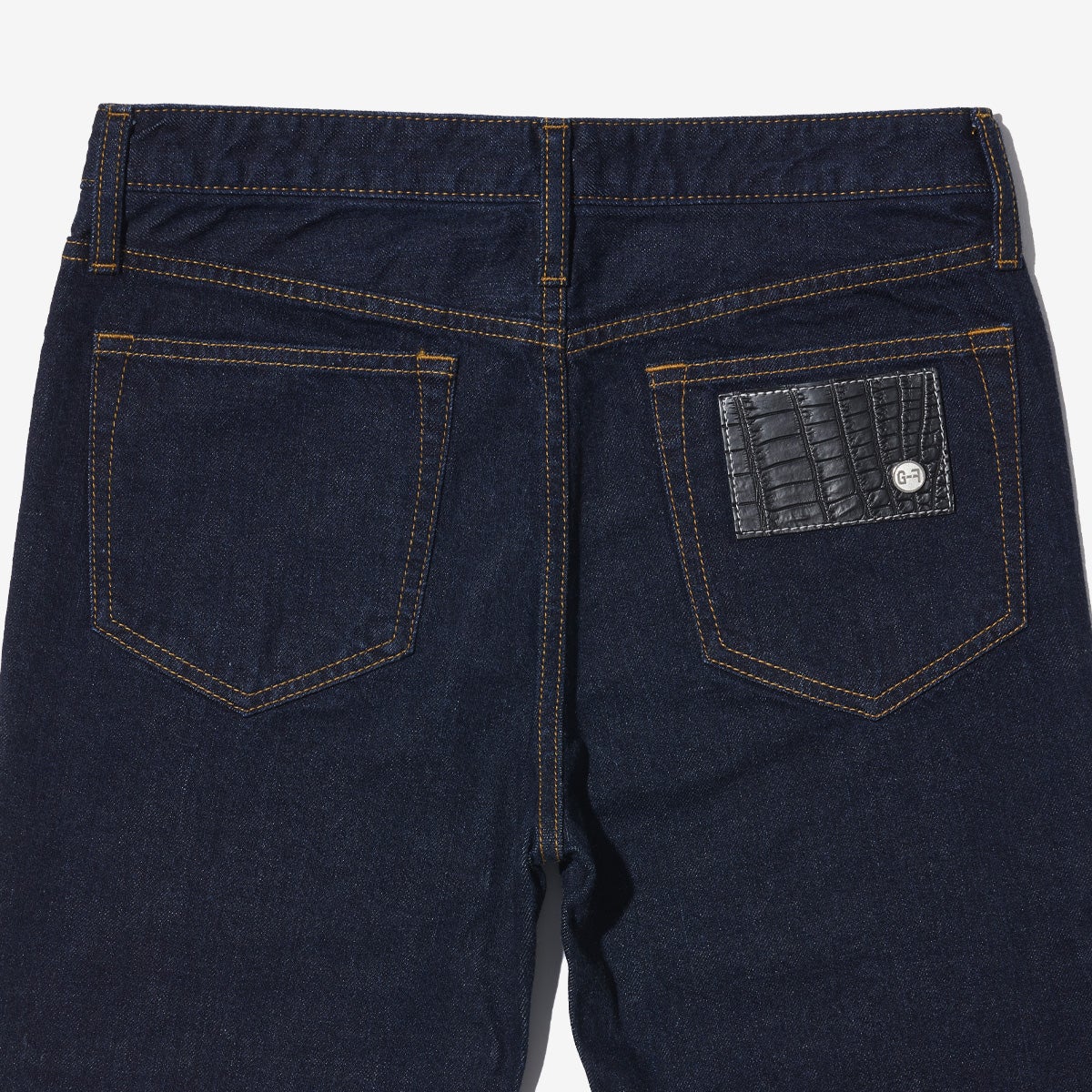 G-FRANCOのレディースジーンズ、STRAIGHT SLIT（ストレートスリット）Indigo（インディゴ）の背面からのアップ