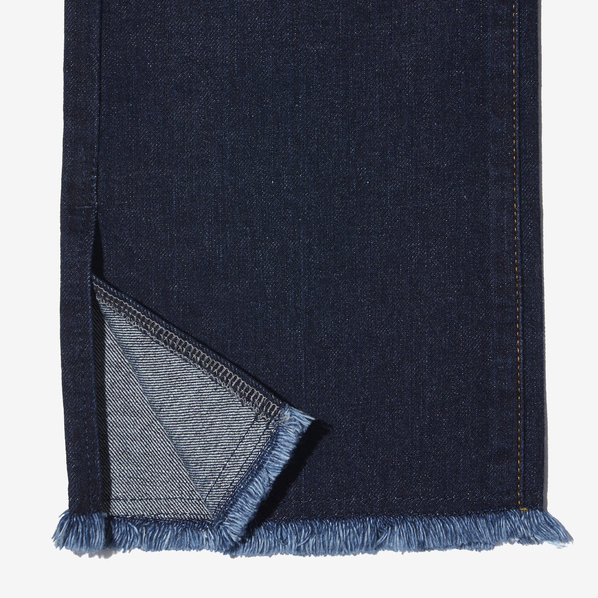 G-FRANCOのレディースジーンズ、STRAIGHT SLIT（ストレートスリット）Indigo（インディゴ）の裾