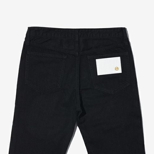 G-FRANCOのレディースジーンズ、STRAIGHT SLIT（ストレートスリット）Black（ブラック）の背面からのアップ