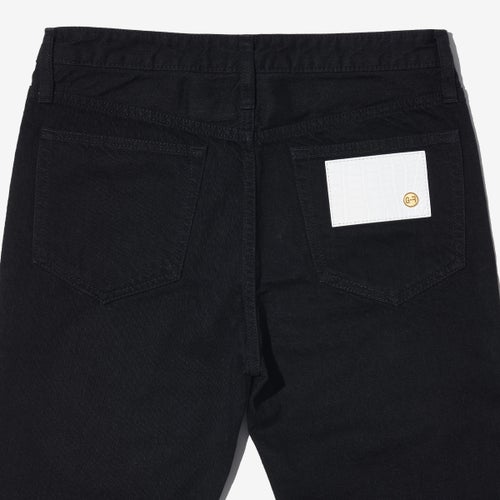 G-FRANCOのレディースジーンズ、STRAIGHT SLIT（ストレートスリット）Black（ブラック）の背面からのアップ