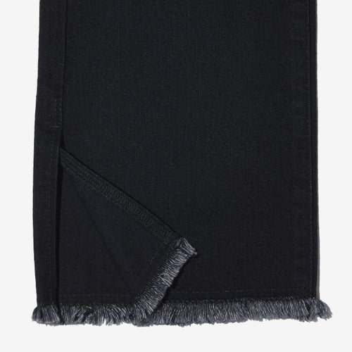 G-FRANCOのレディースジーンズ、STRAIGHT SLIT（ストレートスリット）Black（ブラック）の裾