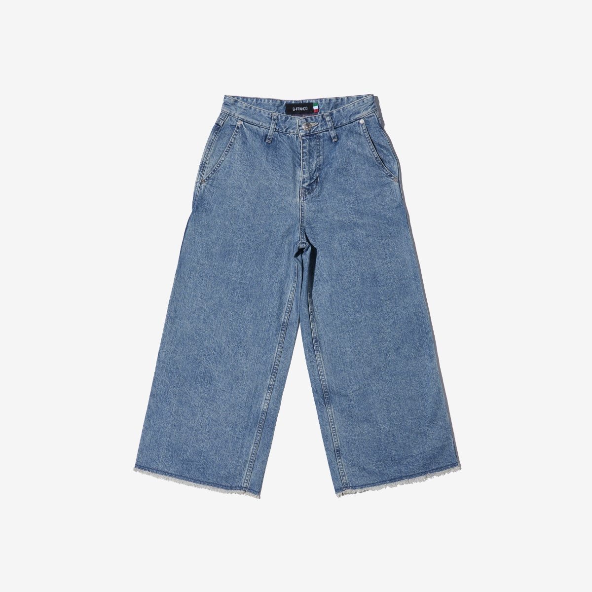 G-FRANCOのレディースジーンズ、WIDE FIT（ワイドフィット）Light Blue（ライトブルー）の正面からの全体図