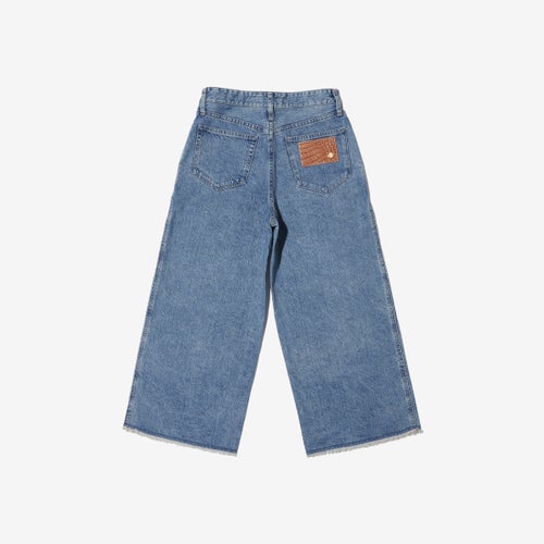 G-FRANCOのレディースジーンズ、WIDE FIT（ワイドフィット）Light Blue（ライトブルー）の背面からの全体図