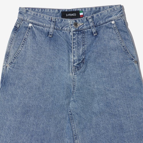 G-FRANCOのレディースジーンズ、WIDE FIT（ワイドフィット）Light Blue（ライトブルー）の正面からのアップ
