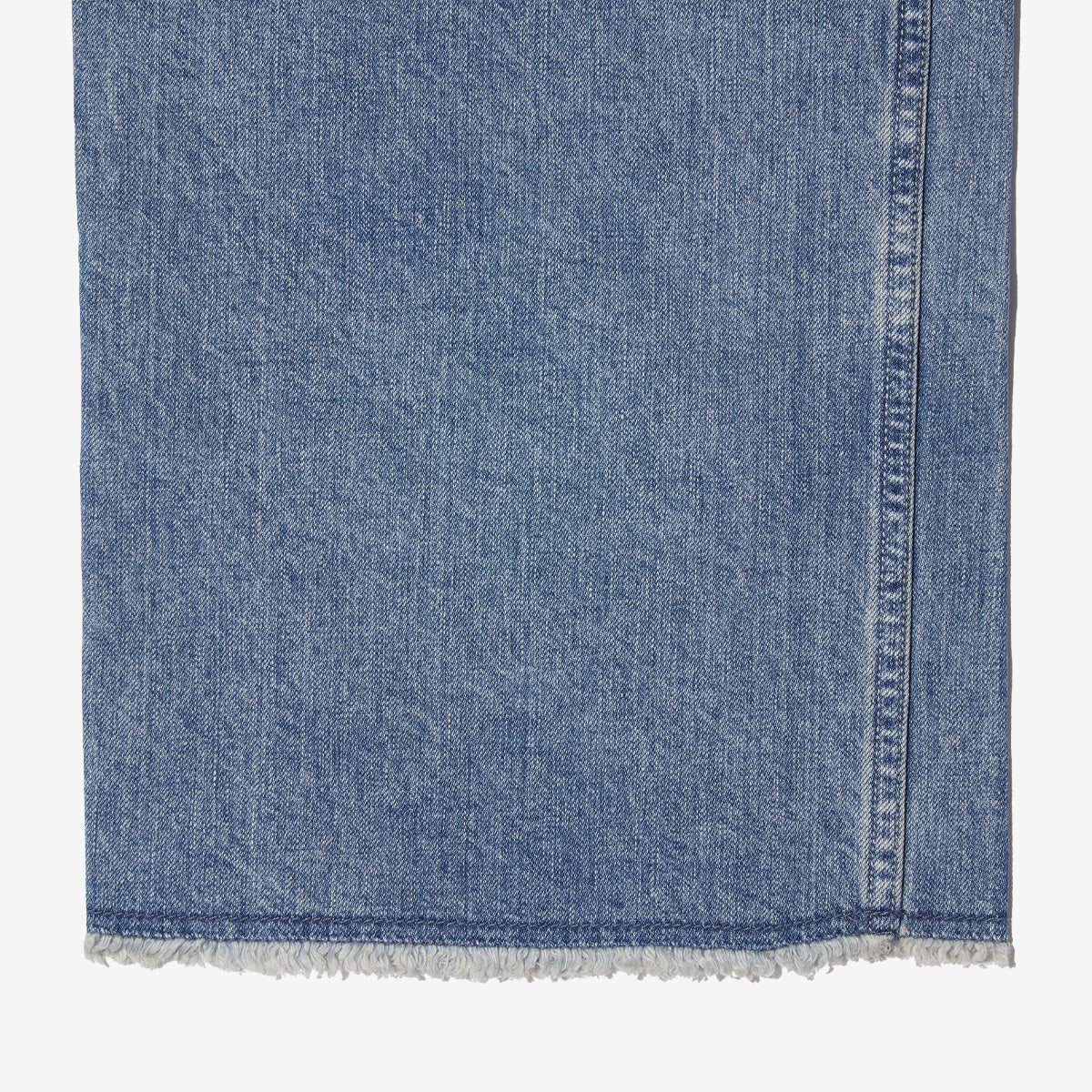 G-FRANCOのレディースジーンズ、WIDE FIT（ワイドフィット）Light Blue（ライトブルー）の裾
