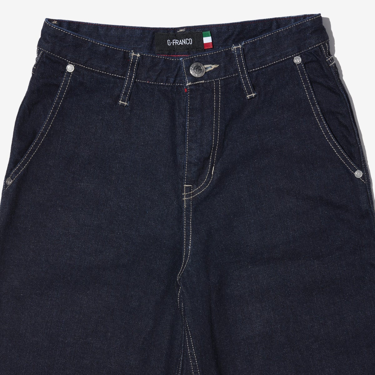 G-FRANCOのレディースジーンズ、WIDE FIT（ワイドフィット）Indigo（インディゴ）の正面からのアップ