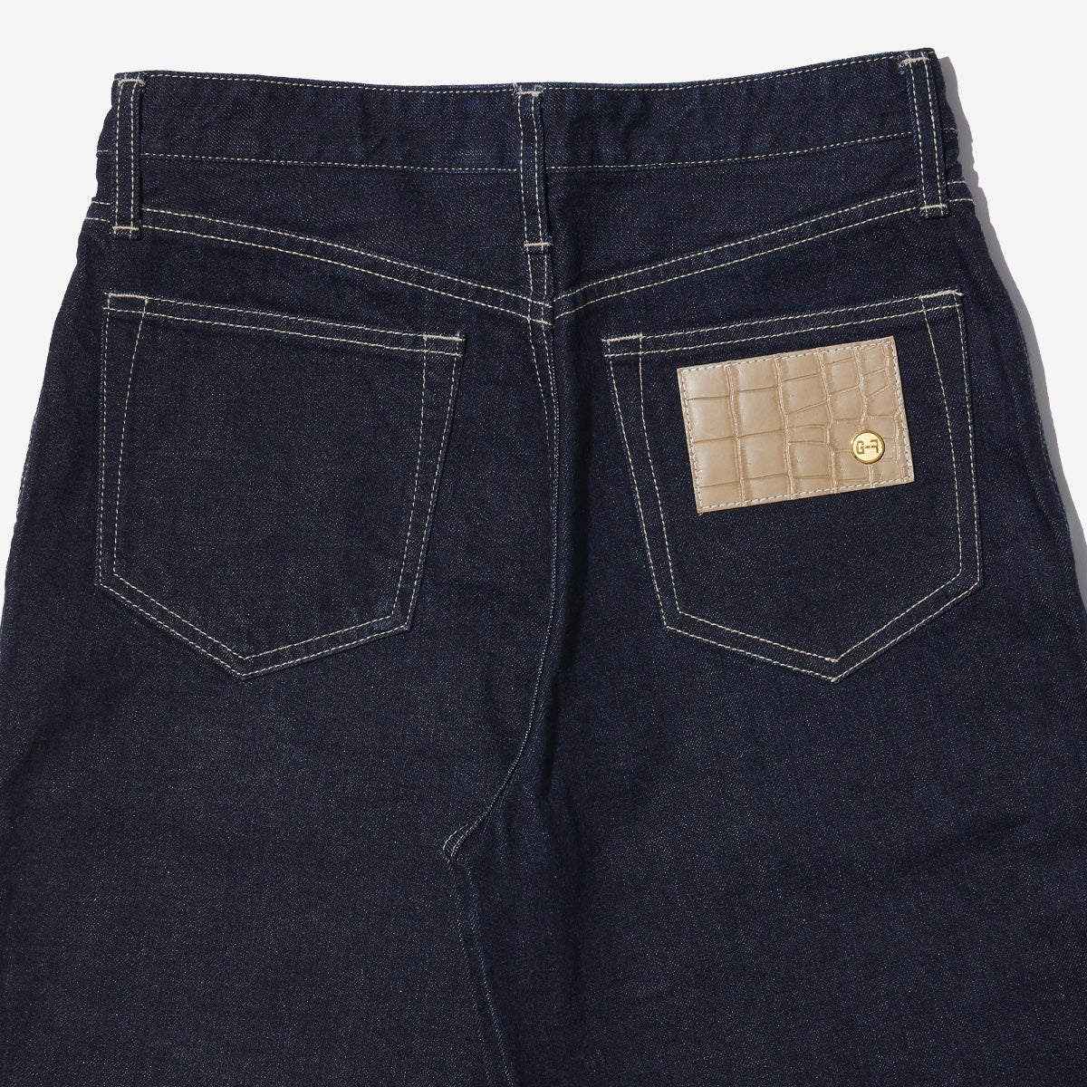 G-FRANCOのレディースジーンズ、WIDE FIT（ワイドフィット）Indigo（インディゴ）の背面からのアップ