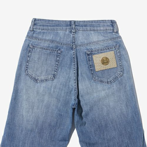 G-FRANCOのレディースジーンズ、VESTA（ヴェスタ）Light Blue（ライトブルー）の背面からのアップ