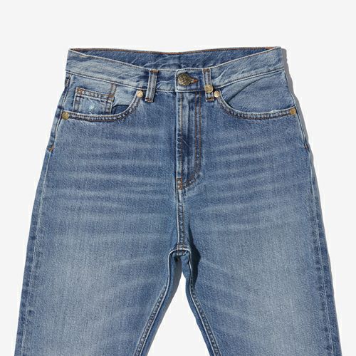 G-FRANCOのレディースジーンズ、VENERE（ヴェネレ）Light Blue（ライトブルー）の正面からのアップ