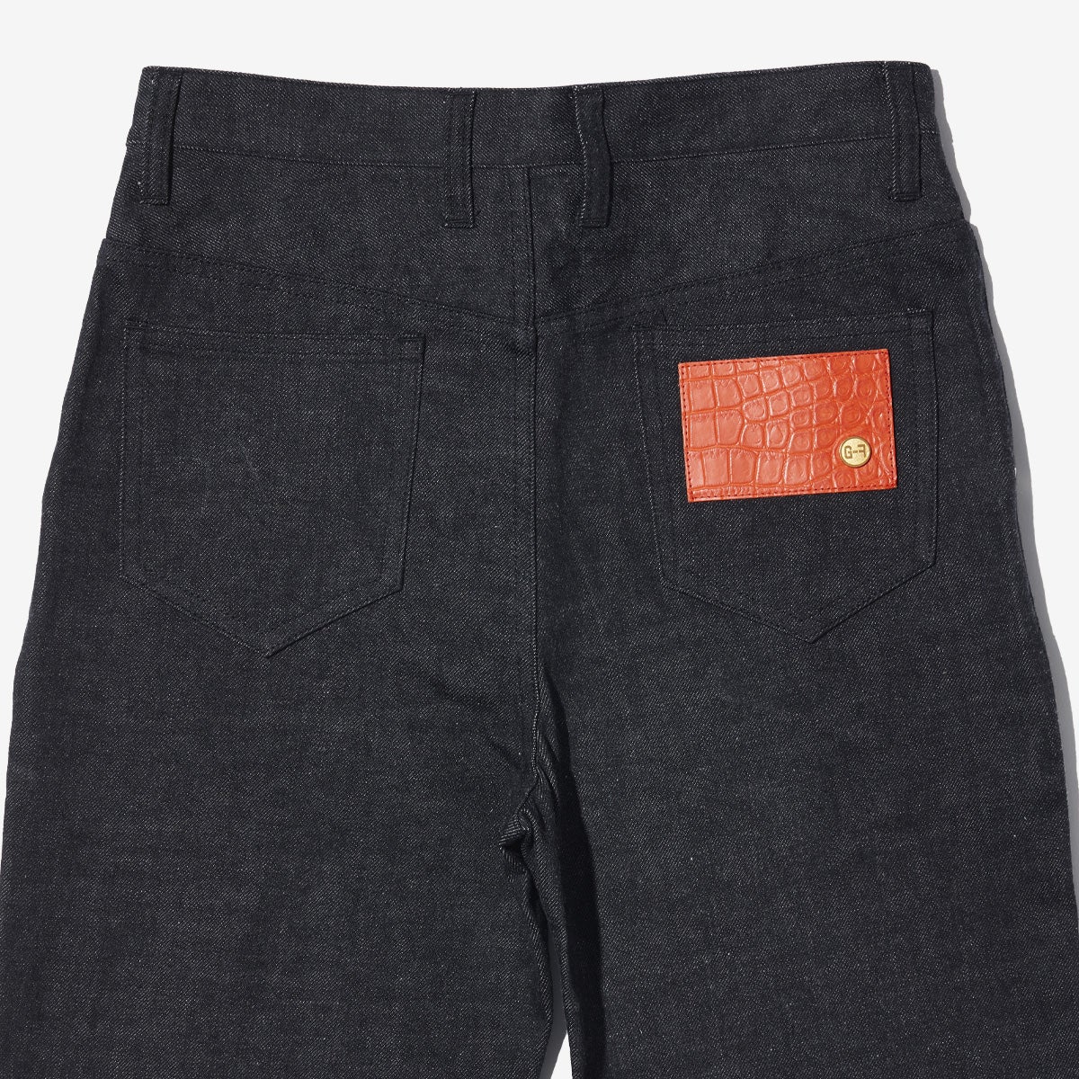 G-FRANCOのレディースジーンズ、HIGH WEST FLARE（ハイウェストフレア）Gray（グレイ）の背面からのアップ