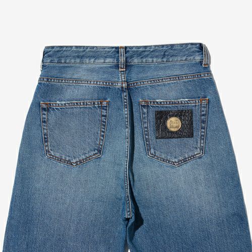 G-FRANCOのレディースジーンズ、GIUNONE EMB.（ジュノーネ）Light Blue（ライトブルー）の背面からのアップ