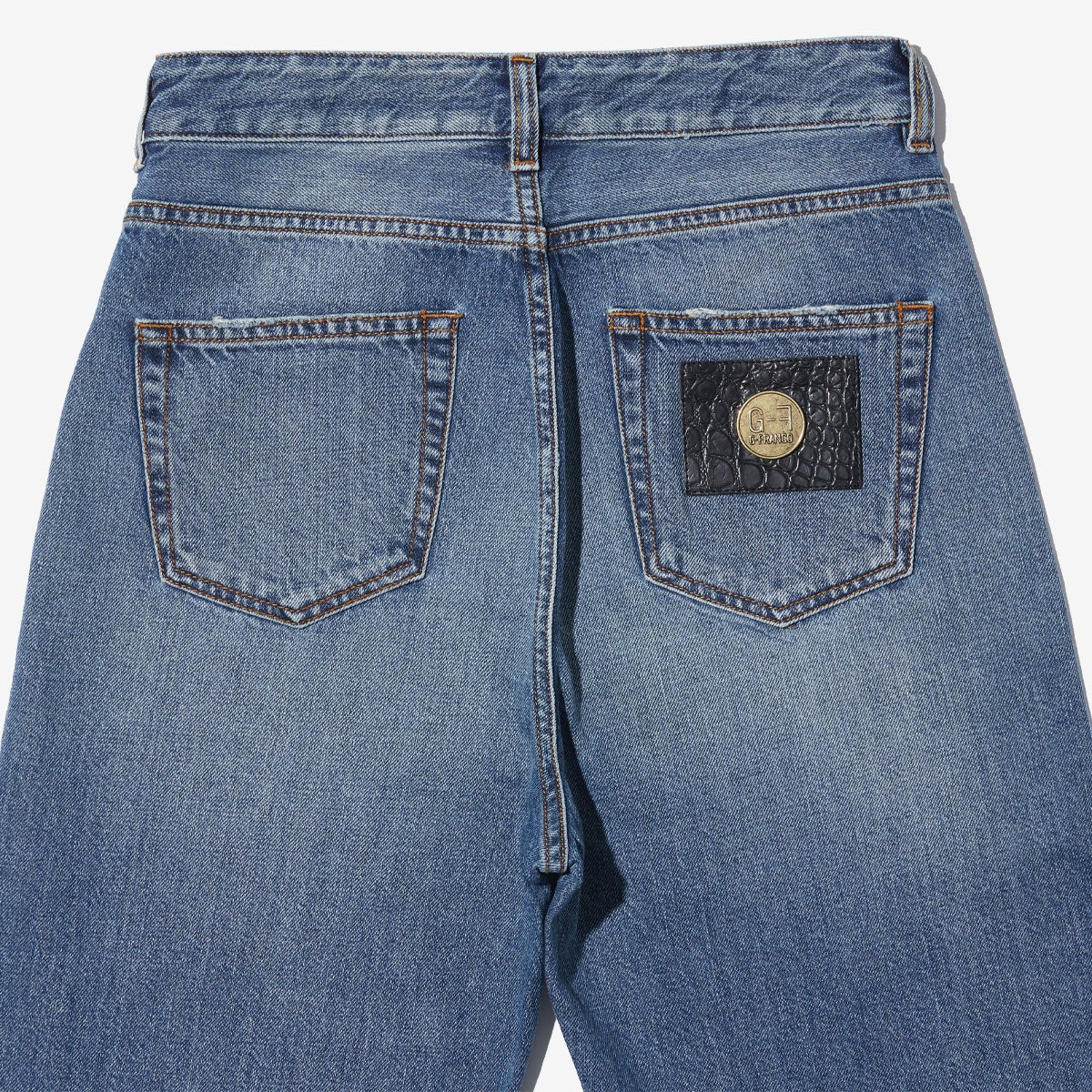 G-FRANCOのレディースジーンズ、GIUNONE EMB.（ジュノーネ）Light Blue（ライトブルー）の背面からのアップ