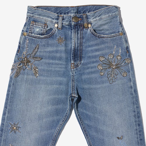 G-FRANCOのレディースジーンズ、VENERE EMB.（ヴェネレ）Light Blue（ライトブルー）の正面からのアップ