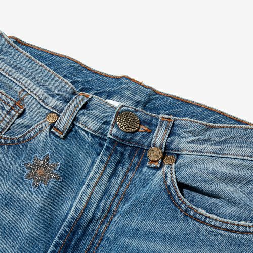 G-FRANCOのレディースジーンズ、VENERE EMB.（ヴェネレ）Light Blue（ライトブルー）のベルト周り