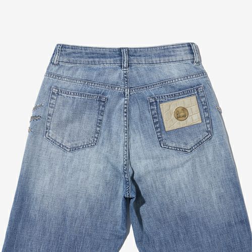 G-FRANCOのレディースジーンズ、VESTA EMB.（ヴェスタ）Light Blue（ライトブルー）の背面からのアップ