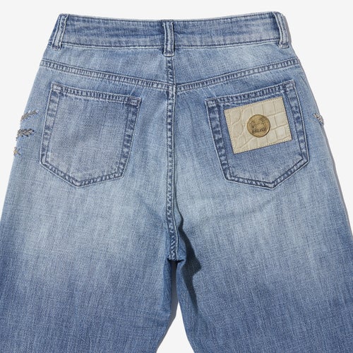G-FRANCOのレディースジーンズ、VESTA EMB.（ヴェスタ）Light Blue（ライトブルー）の背面からのアップ