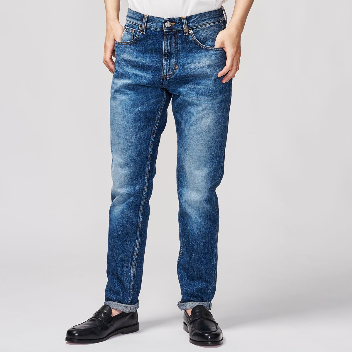 G-FRANCOのメンズジーンズ、GIOVE（ジョーべ）Capri Blue（カプリブルー）の正面からの全体図