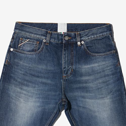 G-FRANCOのメンズジーンズ、GIOVE（ジョーべ）Capri Blue（カプリブルー）の正面からのアップ