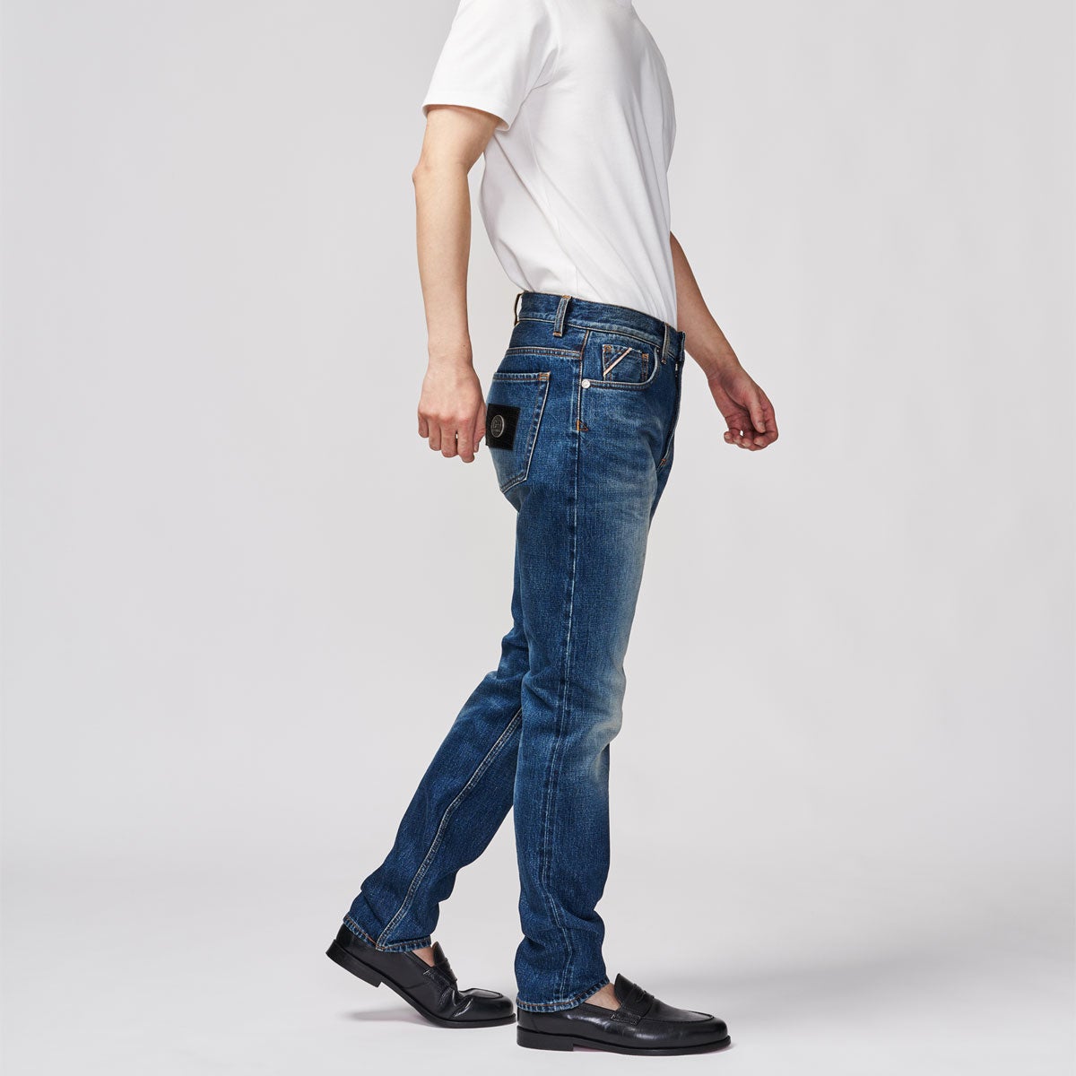 G-FRANCOのメンズジーンズ、GIOVE（ジョーべ）Capri Blue（カプリブルー）の背面からのアップ