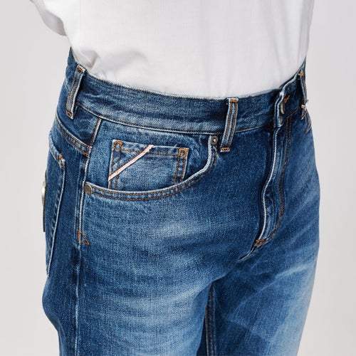 G-FRANCOのメンズジーンズ、GIOVE（ジョーべ）Capri Blue（カプリブルー）のベルト周り