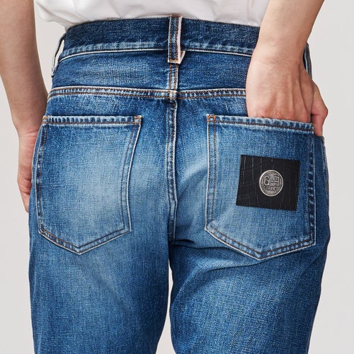 G-FRANCOのメンズジーンズ、GIOVE（ジョーべ）Capri Blue（カプリブルー）の革タグ