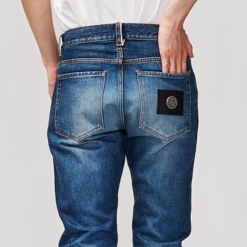 G-FRANCOのメンズジーンズ、GIOVE（ジョーべ）Capri Blue（カプリブルー）の革タグ