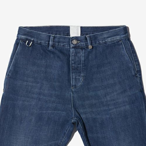 G-FRANCOのメンズジーンズ、MARTE（マルテ）Panarea Blue（パナレアブルー）の正面からのアップ