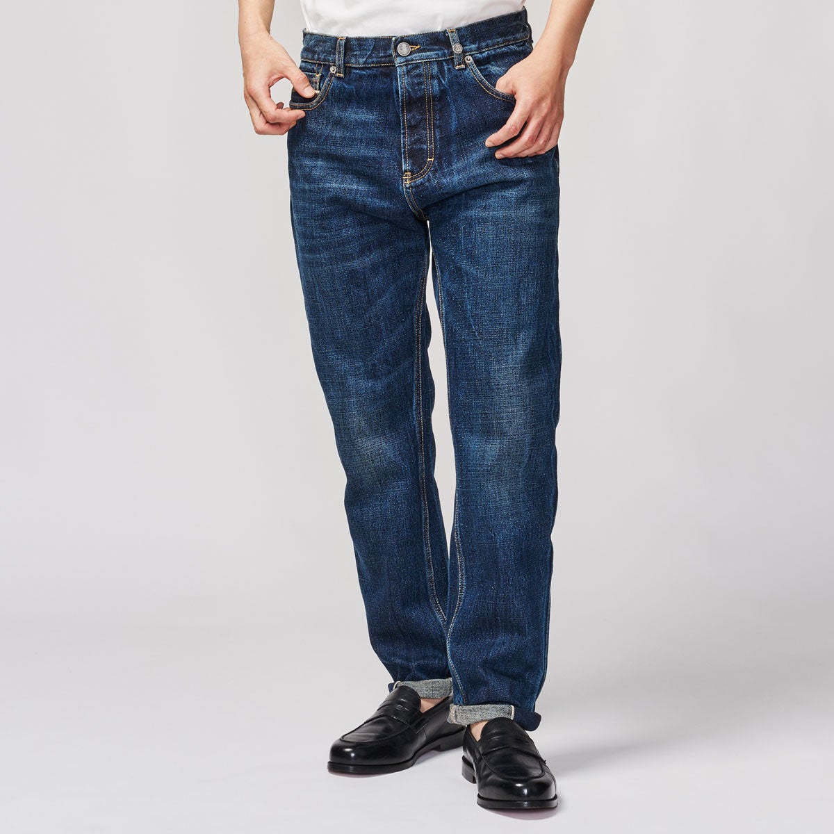 G-FRANCOのメンズジーンズ、BACCO（バッコ）Storomboli Blue（ストロンボリブルー）の正面からの全体図