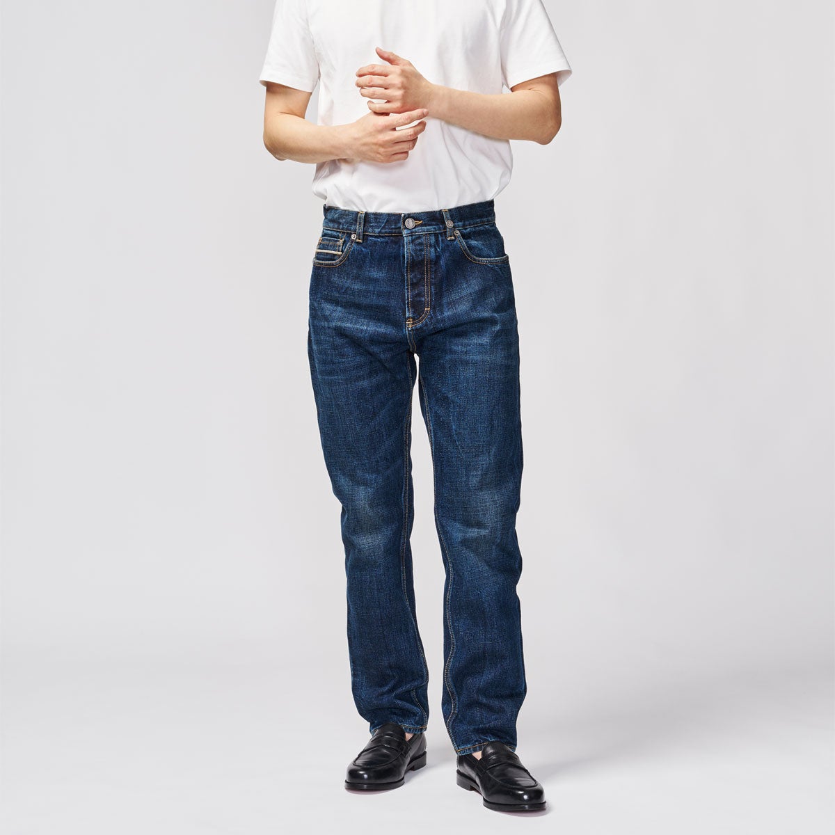 G-FRANCOのメンズジーンズ、BACCO（バッコ）Storomboli Blue（ストロンボリブルー）の背面からの全体図