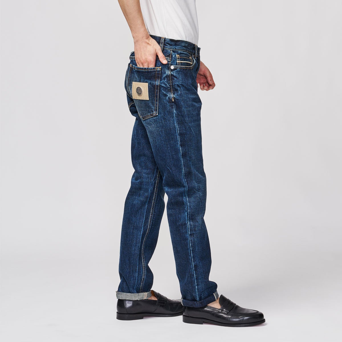 G-FRANCOのメンズジーンズ、BACCO（バッコ）Storomboli Blue（ストロンボリブルー）の正面からのアップ