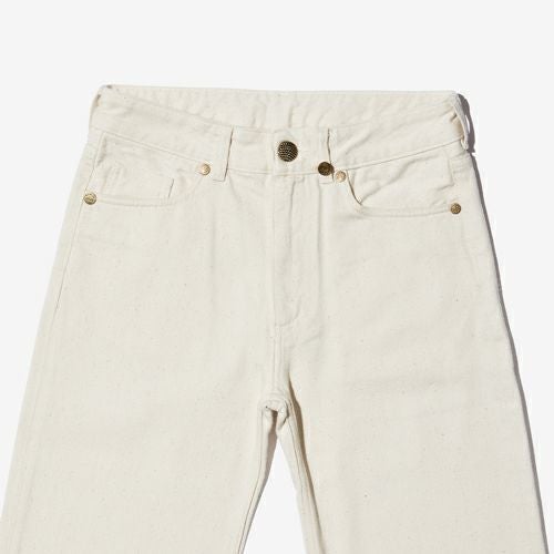 G-FRANCOのレディースジーンズ、ATHENA（アテナ）Beige（ベージュ）の正面からのアップ