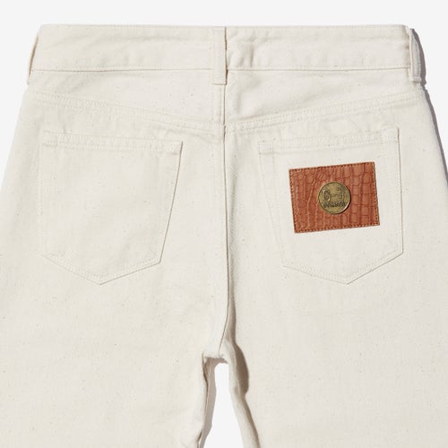G-FRANCOのレディースジーンズ、ATHENA（アテナ）Beige（ベージュ）の背面からのアップ