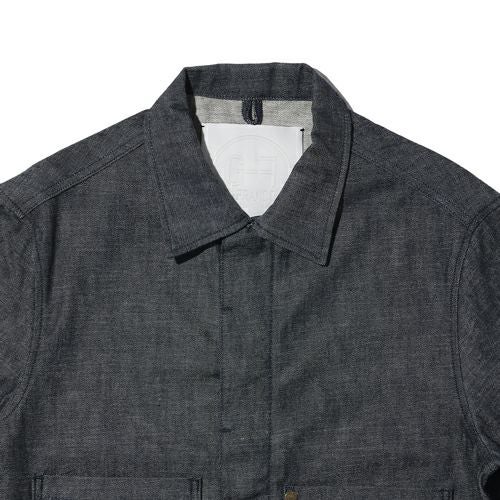 G-FRANCOのレディースデニムジャケット、CERERE（チェレーレ）Black（ブラック）の襟周り