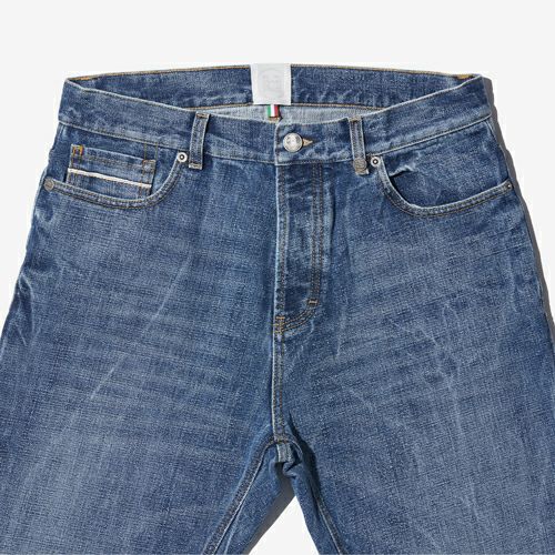 G-FRANCOのメンズジーンズ、BACCO(バッコ)のAlicante Blue（アリカンテブルー）の正面からのアップ