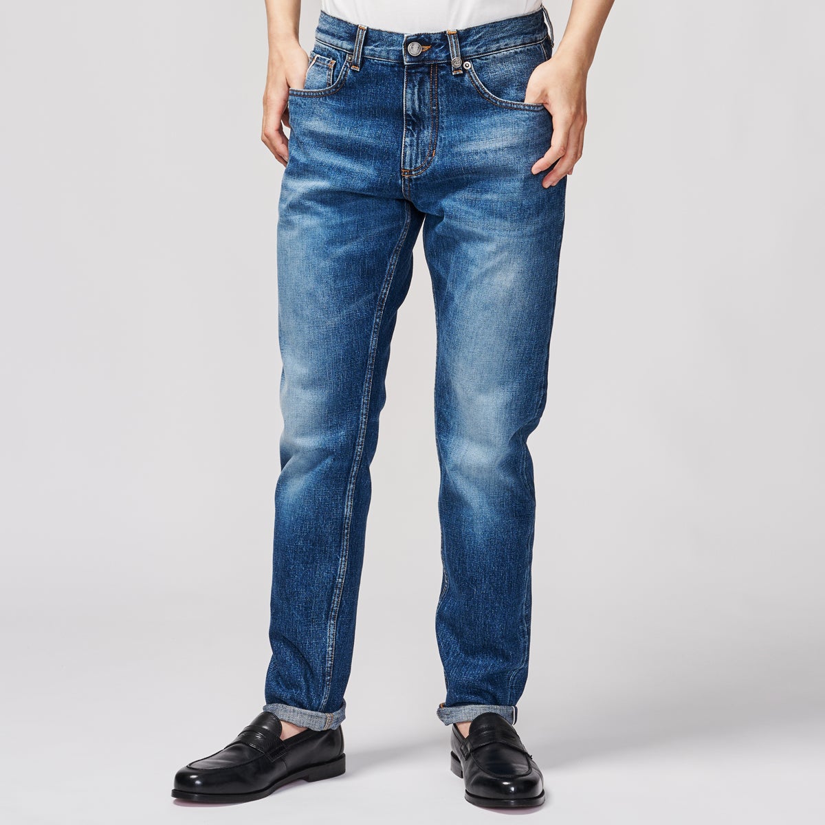 G-FRANCOのメンズジーンズ、GIOVE(ジョーべ)のProcida Blue（プロシダブルー）の正面からの全体図