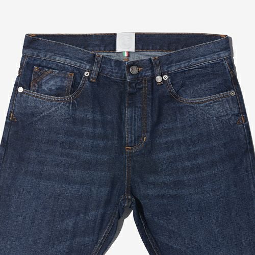 G-FRANCOのメンズジーンズ、GIOVE(ジョーべ)のVULCANO BLUE（ヴォルカノブルー）正面からのアップ