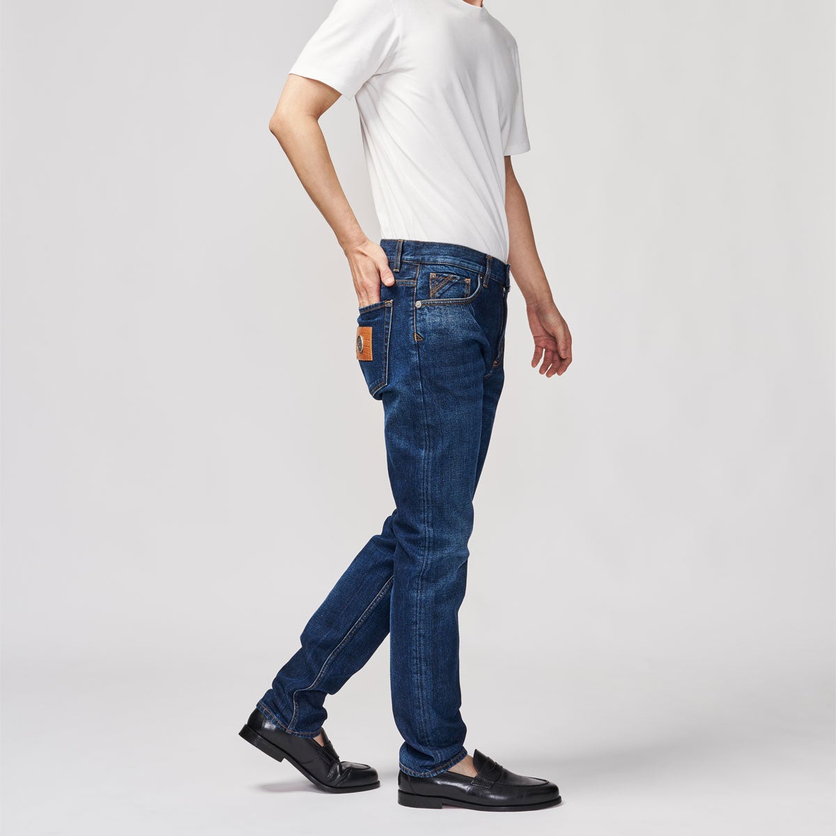 G-FRANCOのメンズジーンズ、GIOVE(ジョーべ)のVULCANO BLUE（ヴォルカノブルー）背面からのアップ