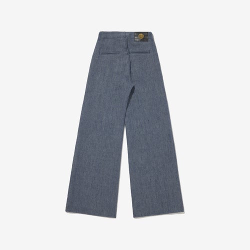 G-FRANCOのレディースジーンズ、NIKE（ニケ）Bologna Blue（ボローニャブルー）の背面からの全体図