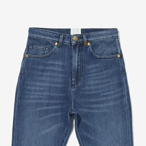 G-FRANCOのレディースジーンズ、MINERVA（ミネルヴァ）Roma Blue（ローマブルー）の正面からのアップ